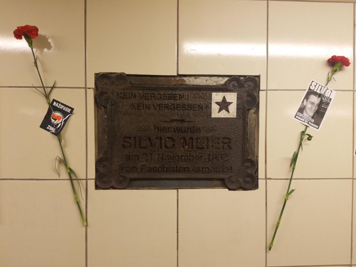 IL_Berlin's tweet photo. 🌹#Erinnern heißt kämpfen🌹
Für Silvio Meier und alle Opfer rechter Gewalt!

🔴 Do. 21.11., 19 Uhr, Silvio-Meier-Str., U-Bahnhof Samariterstr.
#SilvioMeier-Gedenken,
danach (ab 20:30 Uhr) Beisammensein in der Schreinerstr. 47

Info: https://t.co/sumdGfP7ax

#fckAFD #fckNZS #b2111 https://t.co/GkXXB8bGpB