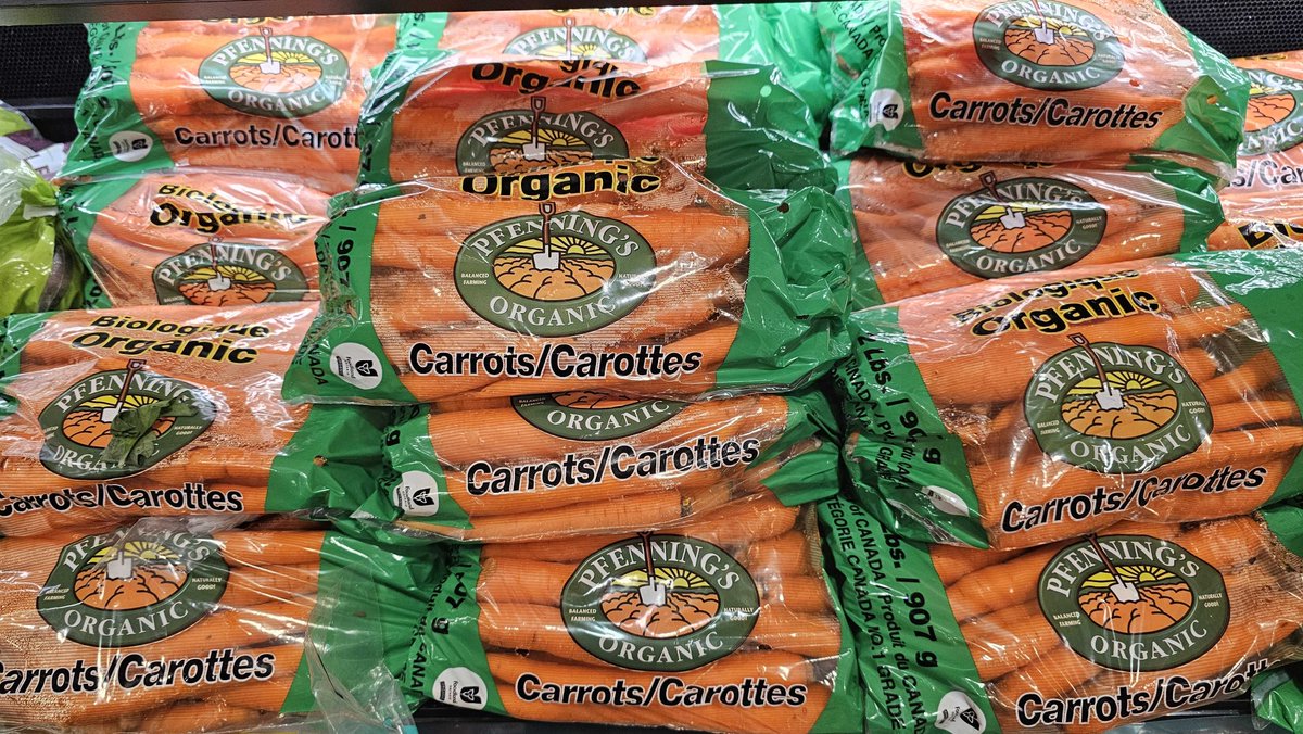 Hot in produce news today is the widespread recall on organic #carrots.  PLEASE NOTE THAT OUR CARROTS ARE GROWN RIGHT HERE IN ONTARIO AND ARE NOT AFFECTED. 

If you've got Pfenning's brand carrots in your fridge, you can enjoy them safely 😊 🧵1/2