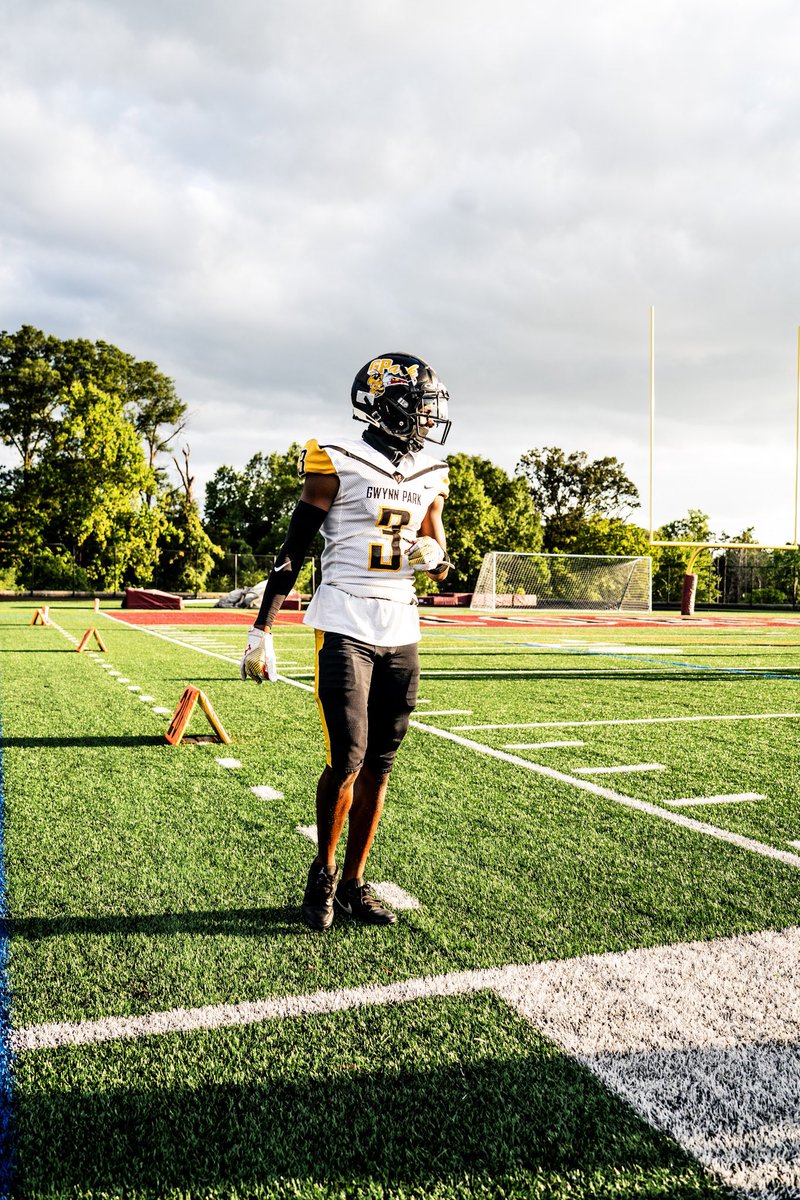 Dandre_Archie's tweet image. Best WR in Maryland by far!!!
 Led my county in receiving yards!!
Unguardable all season! hudl.com/v/2QqNxK