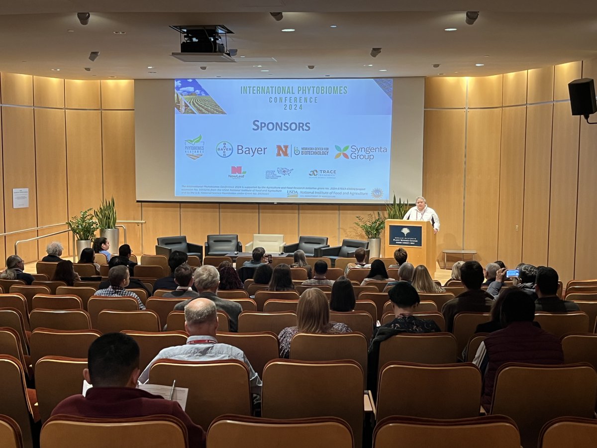 PhytoBiomes's tweet photo. Day 1 of the #Phytobiomes2024 kicks off at the Danforth Center in St. Louis with Dusti Gallagher and Kellye Eversole welcoming an international community of scientists and industry representatives. https://t.co/nSzKVs25p6