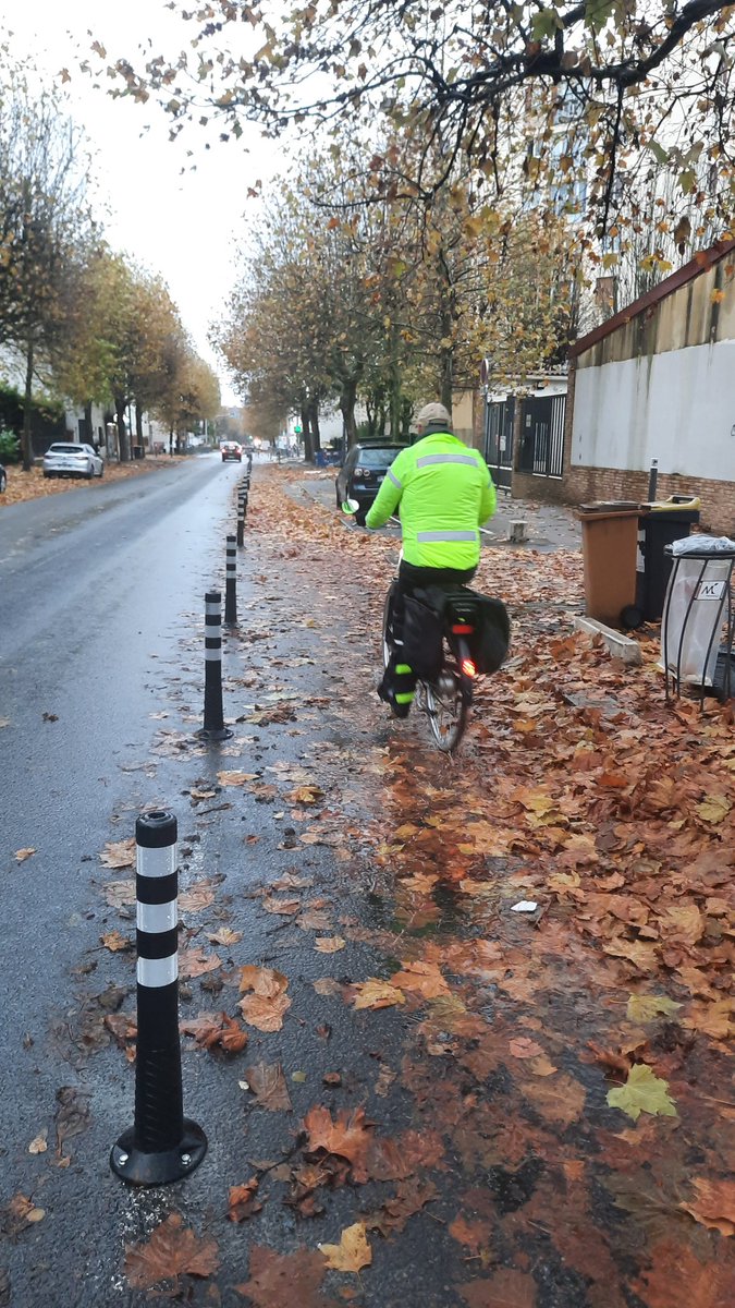 Bonjour @Montreuil Pensez-vous qu'une ville qui aurait pour objectif d'encourager les déplacements à vélo et qui serait soucieuse de la sécurité des cyclistes accepterait que cette situation s'éternise ? (parce que c'est actuellement le cas)
