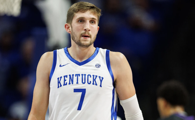 Wildcat_wave's tweet photo. Andrew Carr is like the 'team dad' for this Kentucky team 

"Andrew (Carr) has done a great job of leading us. He's always a positive energy, positive voice, always correcting for us. Things like that."
MORE: https://t.co/2ckTdJBwQj https://t.co/YqvFuvF0Yn