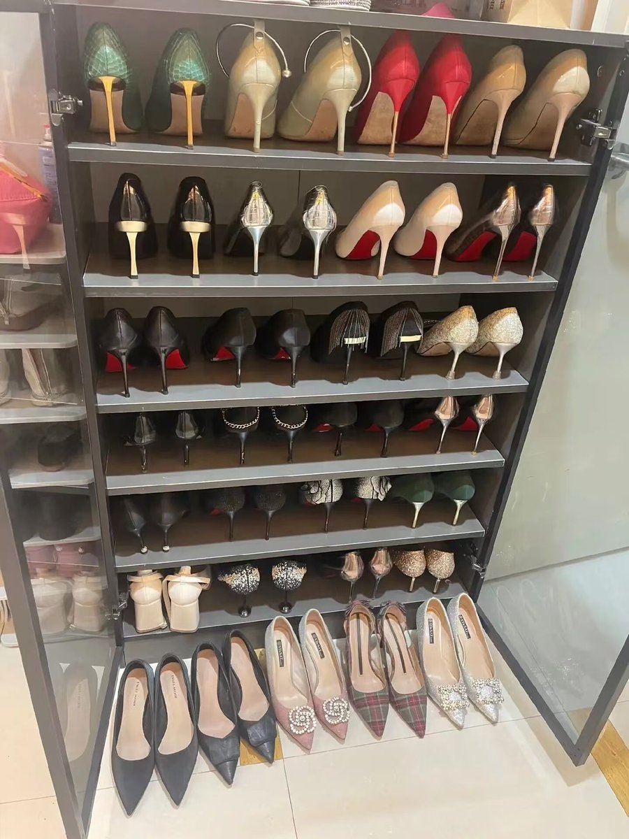 ffff3371f's tweet photo. 这么多高跟鞋👠天天都觉得没鞋穿😂😂 https://t.co/taET8ipqXi
