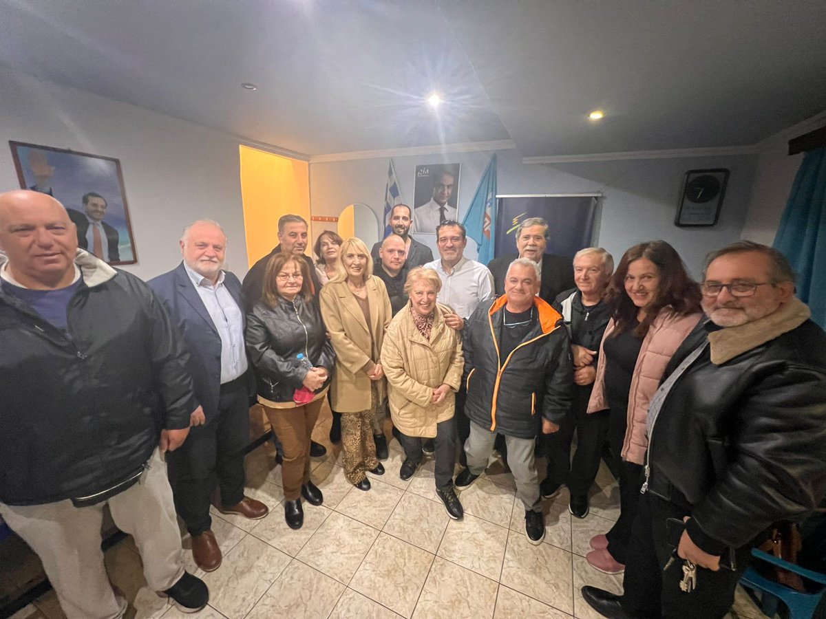 Με χαρά συναντήθηκα με τον πρόεδρο και το ΔΣ της ΔΗΜΤΟ ΚΕΡΑΤΣΙΝΙΟΥ-ΔΡΑΠΕΤΣΩΝΑΣ, στα γραφεία της τοπικής. Συζητήσαμε για την τρέχουσα πολιτική επικαιρότητα και εστιάσαμε ιδιαίτερα σε ζητήματα της περιοχής μας, που  απασχολούν τους κατοίκους και τα στελέχη μας #MihalisLivanos #ΝΔ