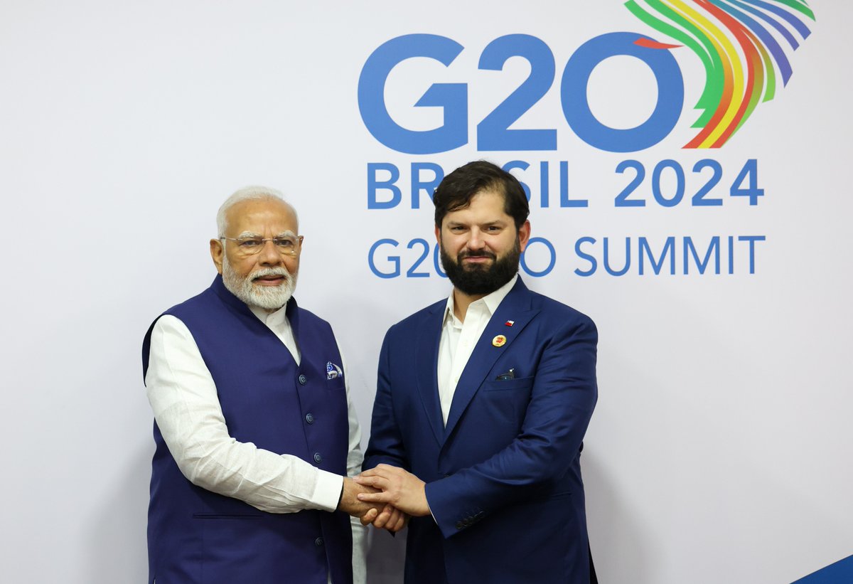 narendramodi's tweet photo. Met the President of Chile, Mr. Gabriel Boric Font in Rio de Janeiro. India’s ties with Chile are getting stronger across various sectors. Our talks focused on how to deepen relations in pharmaceuticals, technology, space and more. It is gladdening to see Ayurveda gaining popularity in Chile. This is also a sector where ties can gain momentum.

@GabrielBoric