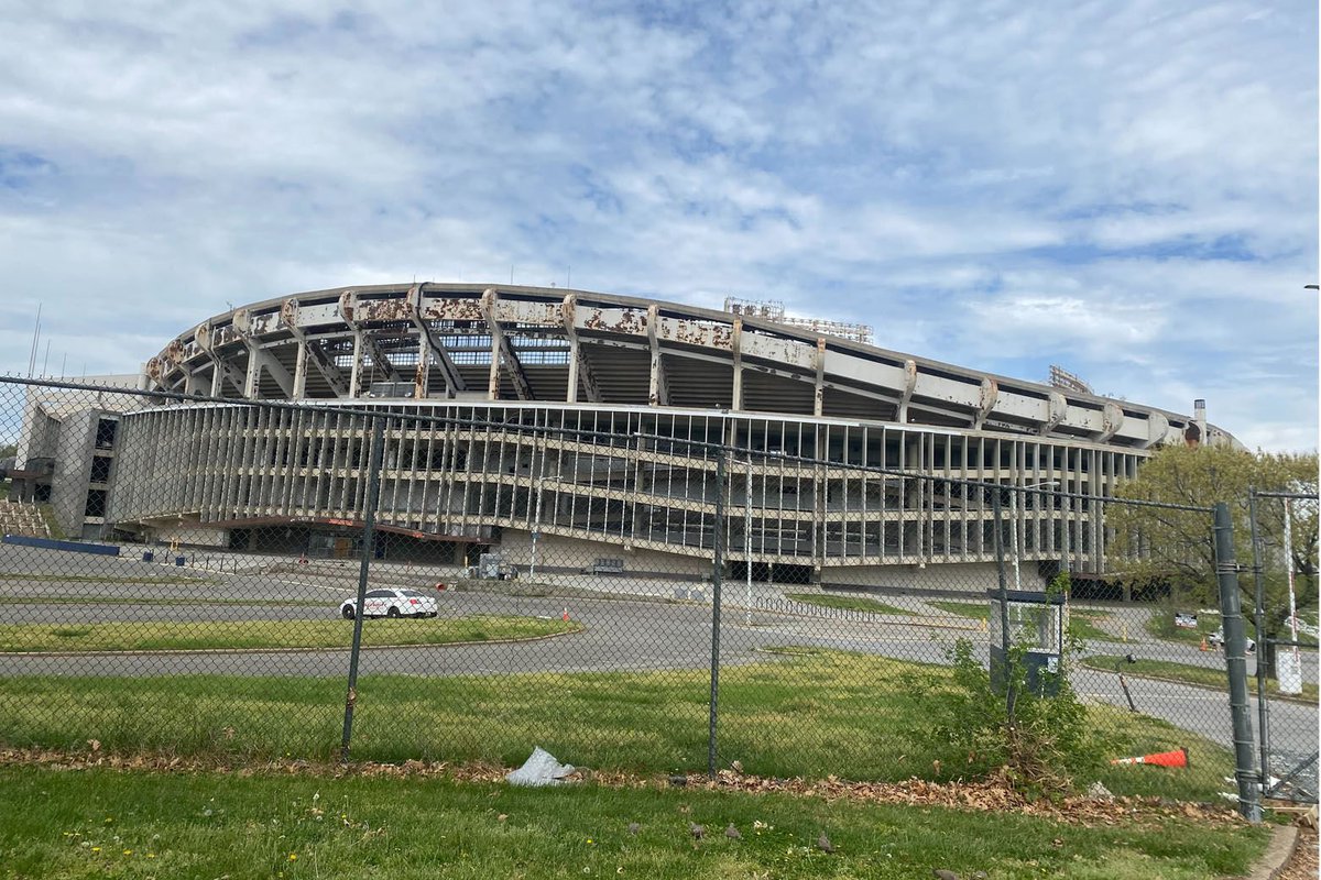 NEW: Senate panel advances bill that would transfer federal land around RFK stadium to D.C. Opens up the way for possible return of Washington Commanders to the District. Vote of the Senate Energy and Natural Resources Committee was 17-2. WV Sen. Manchin: "Go Commanders!"
