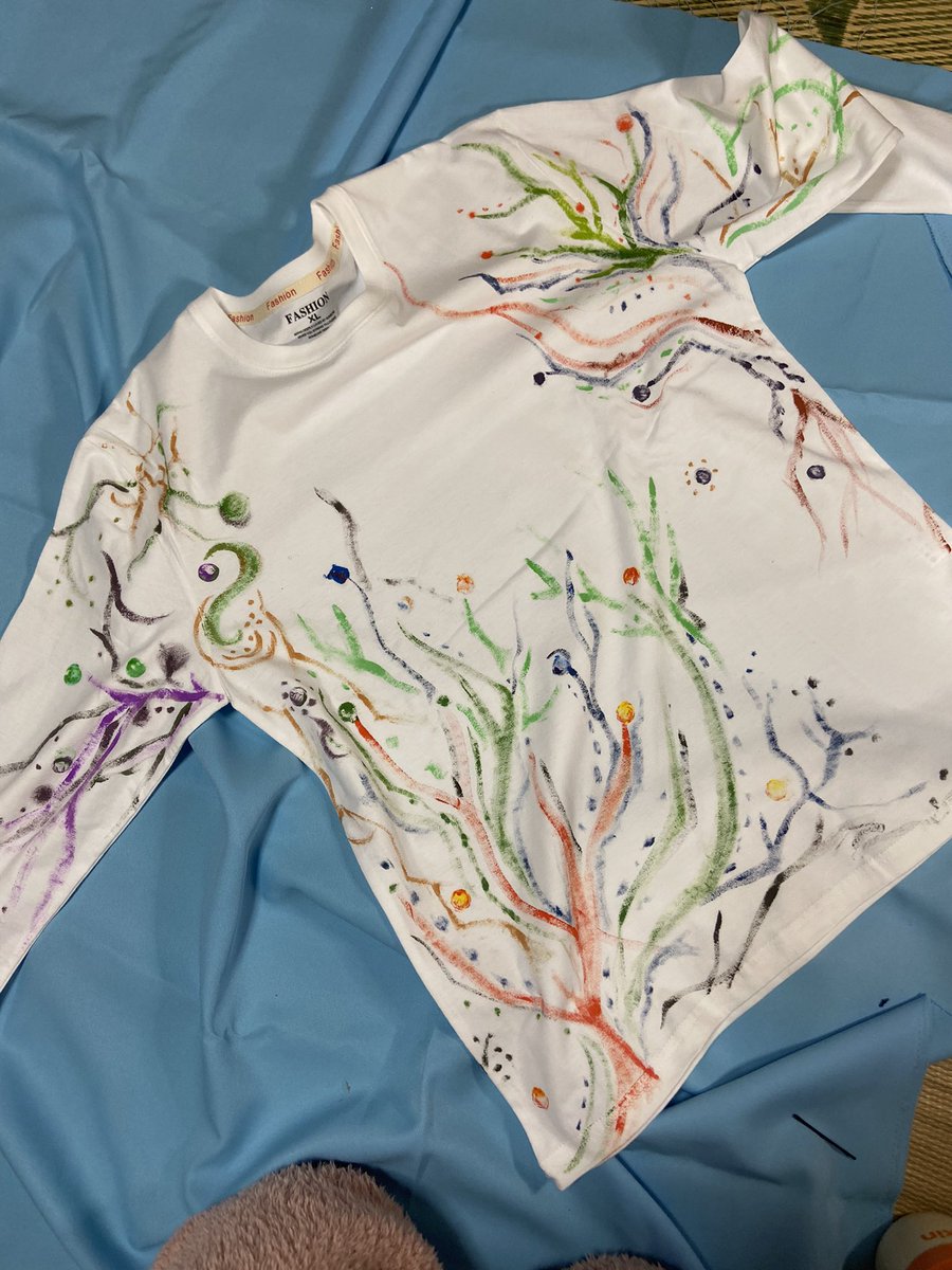 わての落描き

今日はTシャツ落描きの続き😊
こーんな感じ🎵

#落描き
#インスタライブ
#イラスト
#お絵描き
#Tシャツ
#布用絵の具
#続き
#おしゃべり