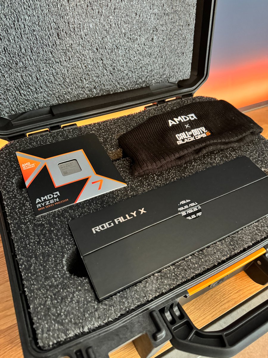 Spratt's tweet image. #AD The Black Ops 6 hype continues 👏 What an awesome COD care package 🔥

Fancy winning one yourself? Enter here &amp;amp; good luck! 👉 bit.ly/4fPDEvm

#GoAMDRyzenX3D #CallofDutyRyzenX3D