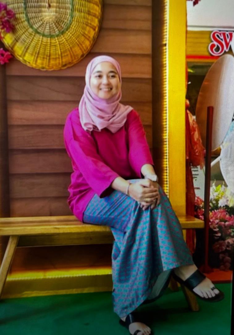 redzuanNewsMPB's tweet photo. Wanita hilang sejak jumaat lalu selepas keluar ke tempat kerja dari rumah di Shah Alam.

Kenderaan dinaiki dijumpai dijumpai di Jalan Ampang tapi wanita itu belum dapat dihubungi.

3 laporan diterima dari keluarga, rakan tempat kerja dan rakan serumah -Polis https://t.co/MjGtLo4XQL