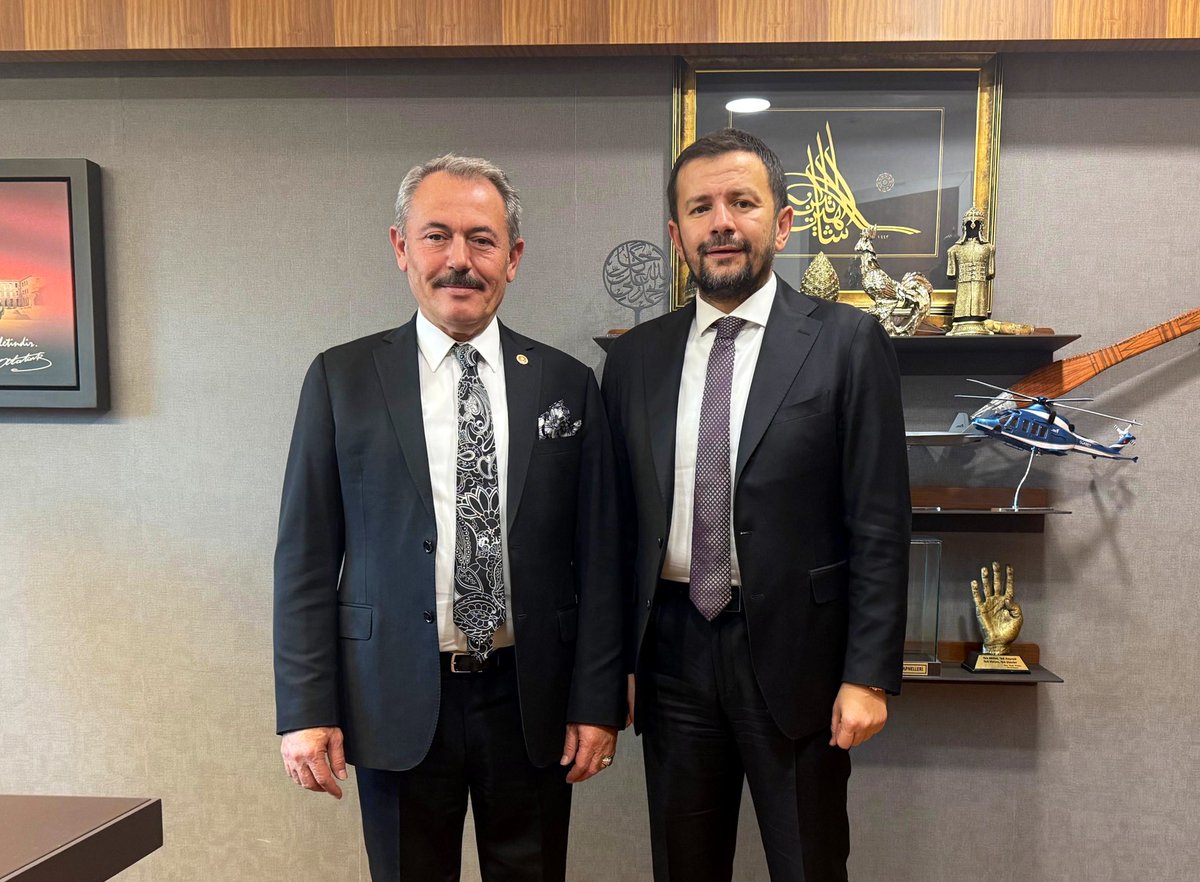 Gazi Meclisimizde iş insanı <a href="/EmrunSULAYICI/">Emrun SULAYICI</a> kardeşimizi konuk ettik. Nazik ziyareti ve samimi sohbeti için kendisine teşekkür ediyoruz.

Ülkemizin üretimine ve istihdamına katkı sunan girişimcilerimizi destekliyor, her daim iş dünyamızın yanında olmaya devam ediyoruz.

#TBMM 🇹🇷