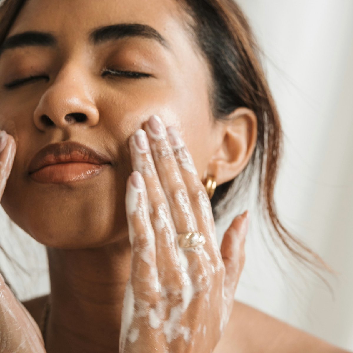 New! Cleansing Facial Balm for deep pore cleansing. French green clay infused with sea vitamins and minerals, the balm will transform into a washable cleansing milk, leaving your skin clean and lightly hydrated 💧

Available now online and in stores soon!