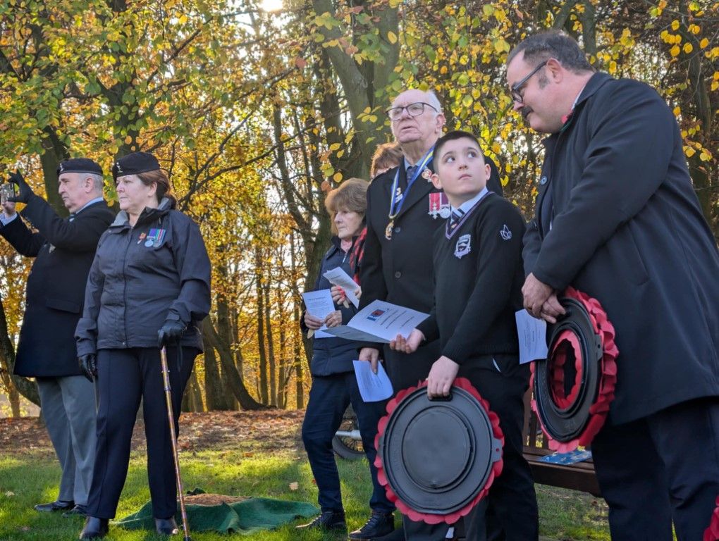 🪖 On Monday 11th November, a group of Thrybergh Academy students participated in a community Remembrance Day Service hosted at Rotherham Cemetery. 

Read the full story 👇
buff.ly/40VBc2s 

#WeAreRespectfulAndListenToOthers