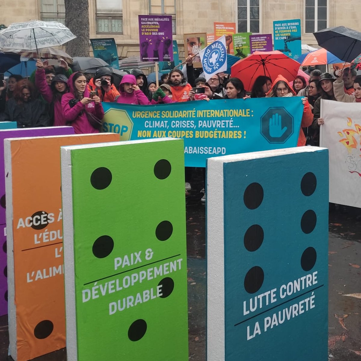 [ MOBILISATION ✊ - #StopàlaBaisseAPD]
Aujourd'hui, l’ATES est présente aux côtés de
<a href="/coordinationsud/">Coordination SUD</a>,  d'autres associations et ONG’s afin de manifester contre les coupes du budget de l’Aide Publique au Développement! #StopàlaBaisseAPD
#solidaritéinternationale