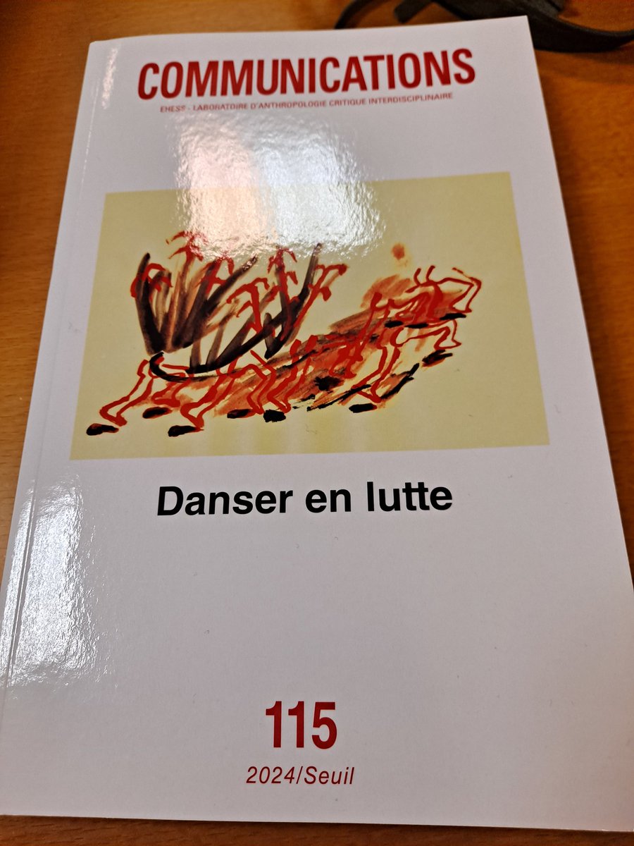 AngryMaddie's tweet photo. #unboxing 
Pas encore sur Cairn/en PDF, mais déjà dans les bacs de toutes les bonnes librairies...
D'ores et déjà, j'adresse un très grand merci aux #CRS qui ont contribué à cette étonnante sociologie des chorégraphies policières 🕺💃,dont on a tant parlé aux @ConfluencesP! https://t.co/IrxjxwElEj