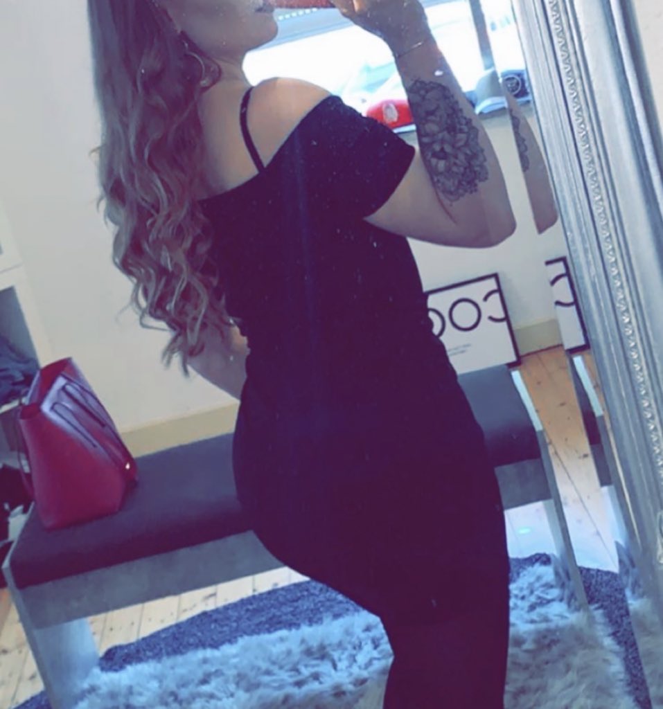Crazygoddess9's tweet photo. Heute will ich Amazon Gutscheine ihr Fotzen ‼️ Die ersten 3 deppen die mir einen senden, bekommen den Rest der Woche Aufgaben + Erziehung 😈
#sklave #findom #goddess https://t.co/VsSgW0Sezi