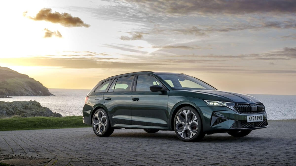 bcc_leasing's tweet photo. When Skoda launched the fourth-generation Skoda Octavia vRS with an electrified powertrain four years ago, it was a signal of intent from the brand for its future performance models, especially given this flagship’s long association with diesel power. https://t.co/oebAqr5P6L
