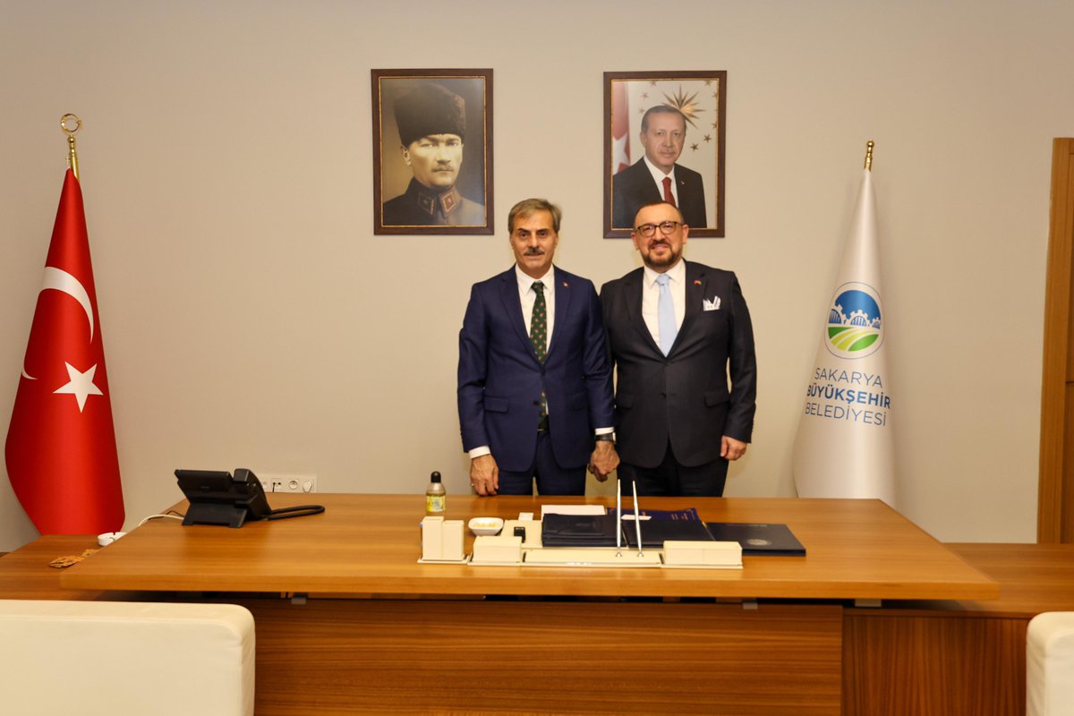 Bugün bizleri ziyaretleriyle mutlu eden;
📍Sakarya Ticaret Borsası Başkanı Mustafa Genç, 1. Meslek Komitesi Başkanı Sezgin Ülken ve 8. Meslek Komitesi Başkanı Ramazan Yorulmaz ve komitelerin üyelerine,
📍Serdivan MHP İlçe Başkanı Yaşar Kara ve teşkilatına,
📍Ege Ordu Komutanlığı