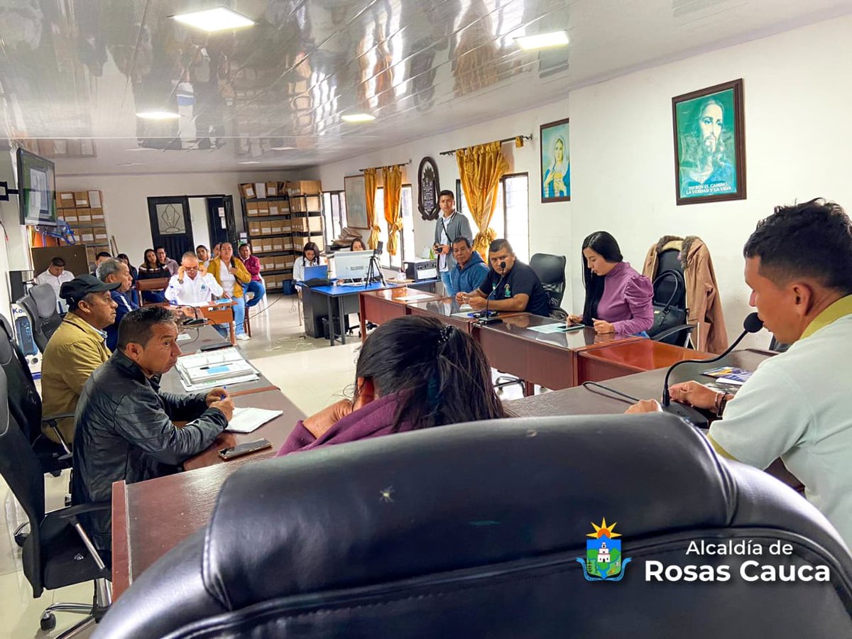 alcaldiaderosas's tweet photo. 💚🤍💙 A esta hora, la Secretaría de Gobierno del municipio de #Rosas se presenta ante el Honorable Concejo Municipal para socializar su informe de gestión👏. 

#DeLaManoDelPueblo https://t.co/6p6qKsHqKr