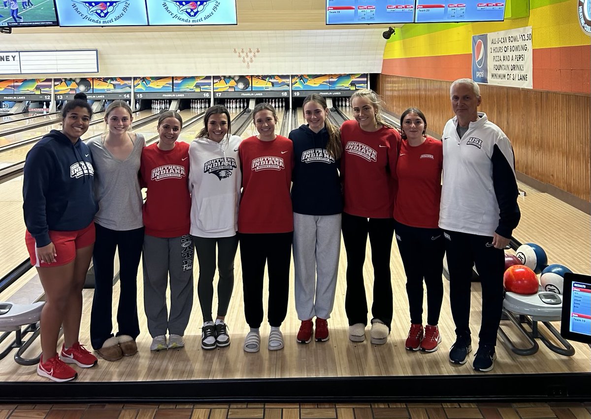 Freshman night out- bowling and wings!!
Josie P was your winner!! ⁦<a href="/USIAthletics/">USI Athletics</a>⁩ ⁦<a href="/USIedu/">University of Southern Indiana</a>⁩