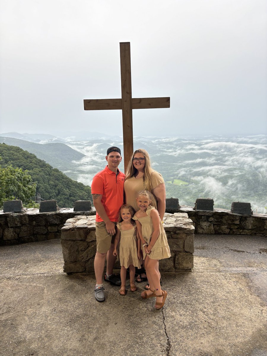 KatieSue01's tweet photo. A once and a life time experience was made at the Pretty Place Chapel, YMCA Camp Greenville🤍 https://t.co/yUdwvkbnfy
