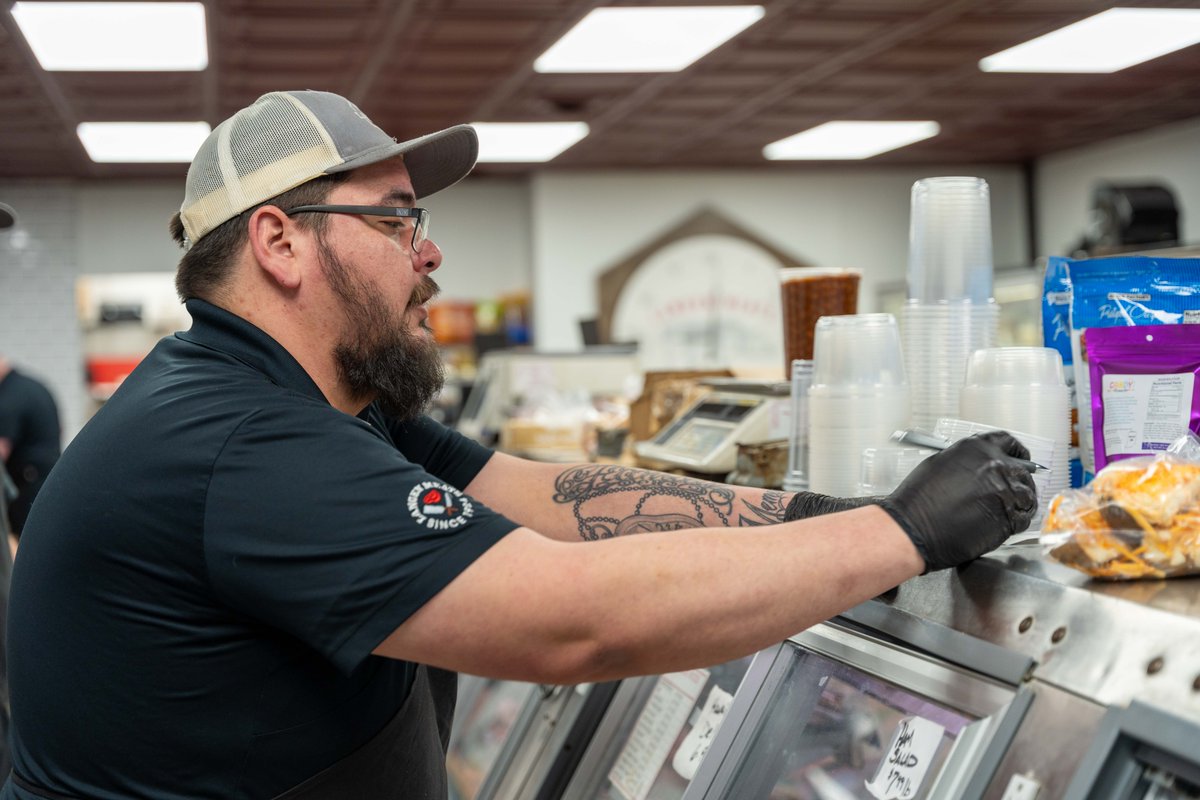 LangenMeatsIN's tweet image. Personalized service at its finest! 📝🥩
Our dedicated butchers don't just cut meat – they listen to your needs and help create the perfect order for you. Whether it's a special cut or custom order, we're here to make your meat shopping experience exceptional!