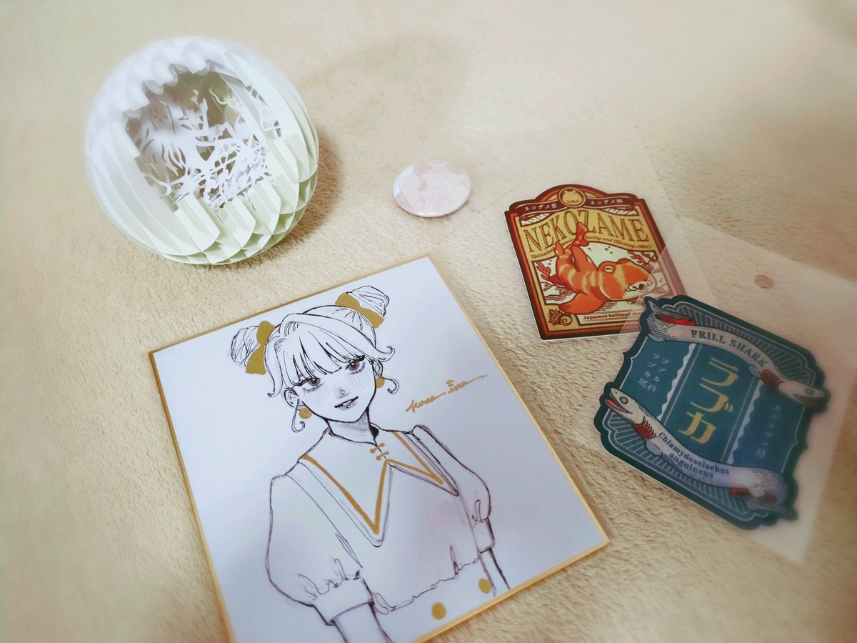 遅ればせながら今回のデザフェス
最悪なことに現金を忘れてあんまり買えまへんでした
萎えてたところに声かけてくれたガトー先生、くれあいぬ先生、雨季袋先生ありがとうございました🙏

くれあいぬ先生の金のパートカラーがおしゃれな左下の美人さんが今回のお気に入り！