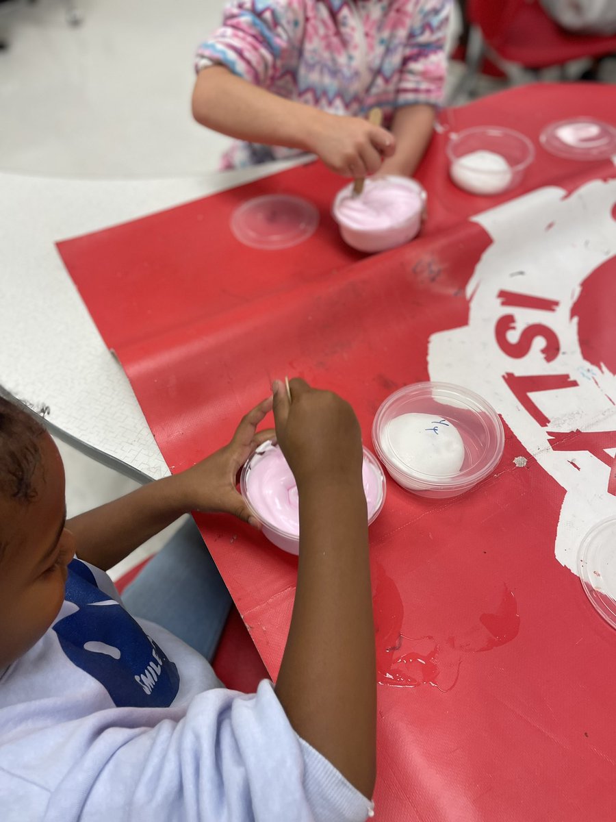 teachthomas1's tweet image. We had so much fun at our Challenge Island PBIS event this morning! We learned all about states of matter and made bubble tea slime to take home. @TheBarnwellBeat