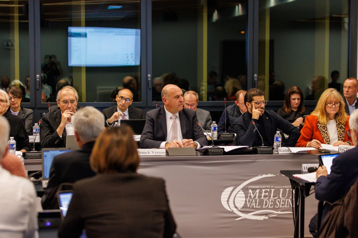 Melun Val de Seine (@agglomvs) on Twitter photo Le 18/11, les élus de l'<a href="/AggloMVS/">Melun Val de Seine</a> ont voté une motion contre les coupes budgétaires du projet de loi de finance 2025, estimées à 2,7M€. Ils dénoncent des mesures soudaines et massives, compromettant leur budget et investissements. #CollectivitésLocales
➡️ shorturl.at/SjbKj Le 18/11, les élus de l'<a href="/AggloMVS/">Melun Val de Seine</a> ont voté une motion contre les coupes budgétaires du projet de loi de finance 2025, estimées à 2,7M€. Ils dénoncent des mesures soudaines et massives, compromettant leur budget et investissements. #CollectivitésLocales
➡️ shorturl.at/SjbKj