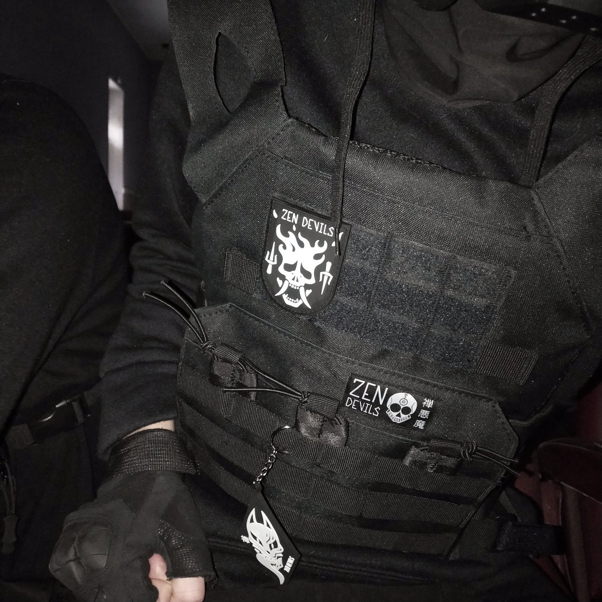 ZenDevils_'s tweet photo. Itβs dark, cold, and rainy outside.
The perfect weather to cozy up in a theater, watching ethereal transparent ghosts come to life on stage.
#techwear #darkwear #cyberpunkfashion #warcore https://t.co/weWowbzs4u