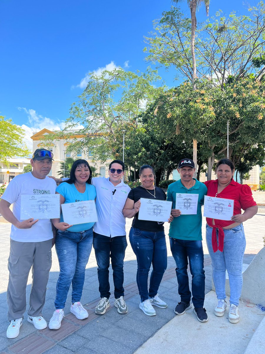 YulmerPerez's tweet photo. Nuestro equipo verde del @PartidoVerdeCoL en Sevillano, Ciénaga - Magdalena. Ha obtenido 5 credenciales en las elecciones complementarias de la JAL.
Un logro que celebramos y que recibimos con completo compromiso por este territorio.
Somos #ElPoderDeLasVoluntades https://t.co/YDMbp9Y7oR
