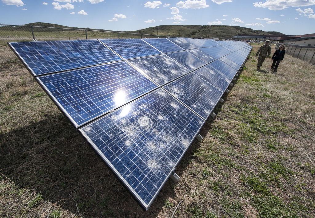 NatLabRockies's tweet photo. #RenewableEnergy and #solar photovoltaic systems can provide resilient power if designed to do so! Our resource webpage on resilient PV includes best practices guides, research, case studies, and more.

Check it out ➡️ https://t.co/W1QnZE3L7p https://t.co/c1jUuPYeqR