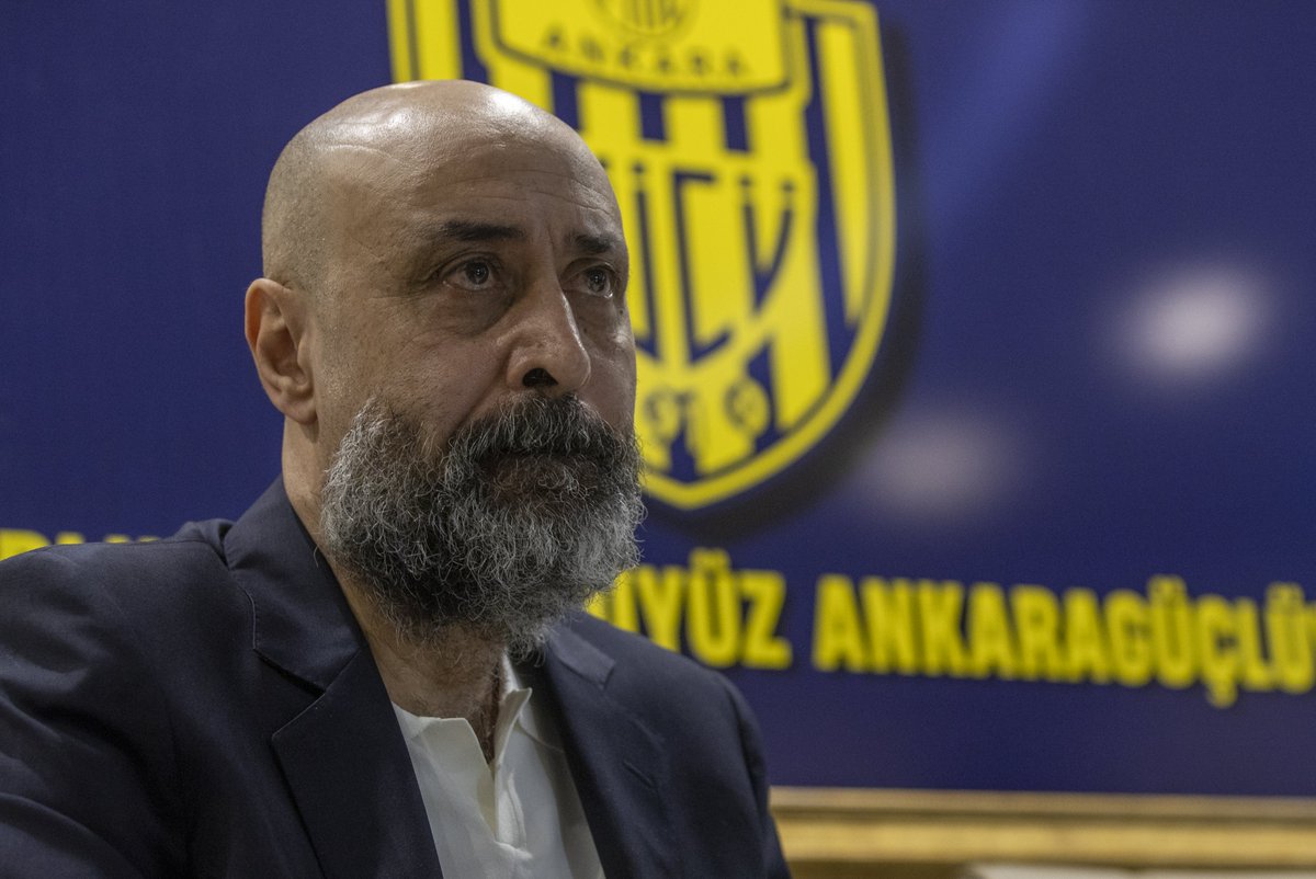 buzzspor's tweet photo. Tolunay Kafkas: "Adama ‘elma nedir?’ diyorsun, ‘armut değildir.’ diye yanıtlıyor. Adam sığ…" https://t.co/NitlrCz4A6