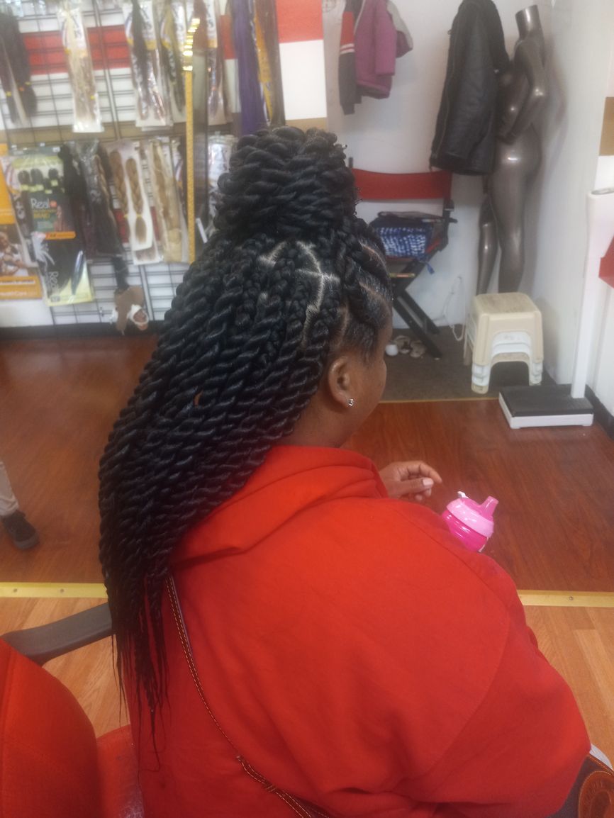 augusta_hair's tweet image. Knotless braids are the perfect choice for a natural and lightweight look. Experience this amazing style at Augusta's Braid And Beauty. Book your appointment today! 

#KnotlessBraid #ChicagoIL
chicagohairbraiding.com/hair-braiding