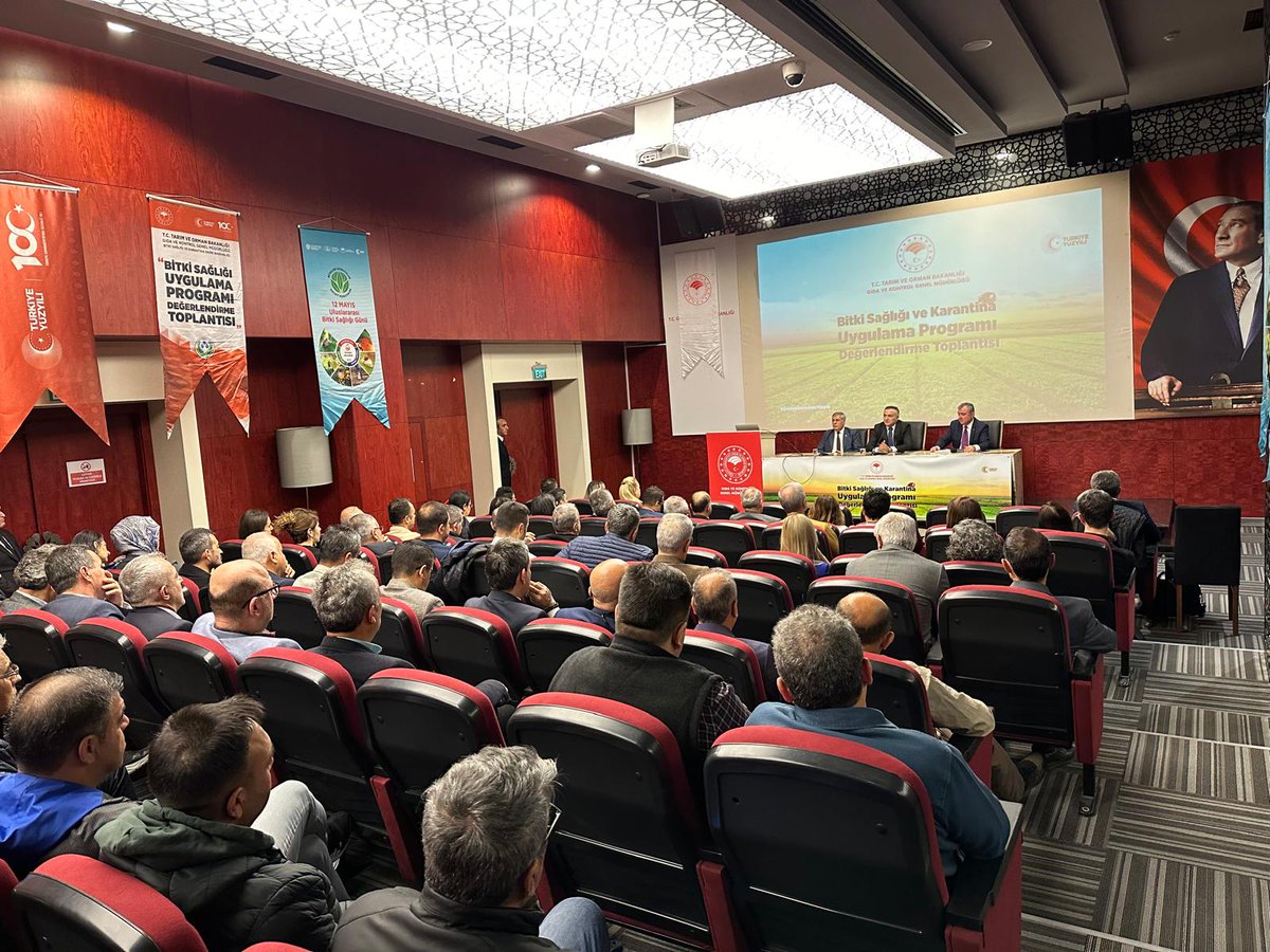 Bakan Yardımcımız <a href="/AhmetGumen/">Ahmet GÜMEN</a> başkanlığında 2024 degerlendirme ve 2025 planı hazırlıkları için bitki sağlığı yıllık değerlendirme toplantısı gerçekleştirildi.
<a href="/TCTarim/">T.C. Tarım ve Orman Bakanlığı</a>
<a href="/ibrahimyumakli/">İbrahim Yumaklı</a>
<a href="/GidaveKontrolGM/">Gıda ve Kontrol Genel Müdürlüğü</a>
<a href="/Bitki_Sagligi/">Bitki Sağlığı Platformu</a>