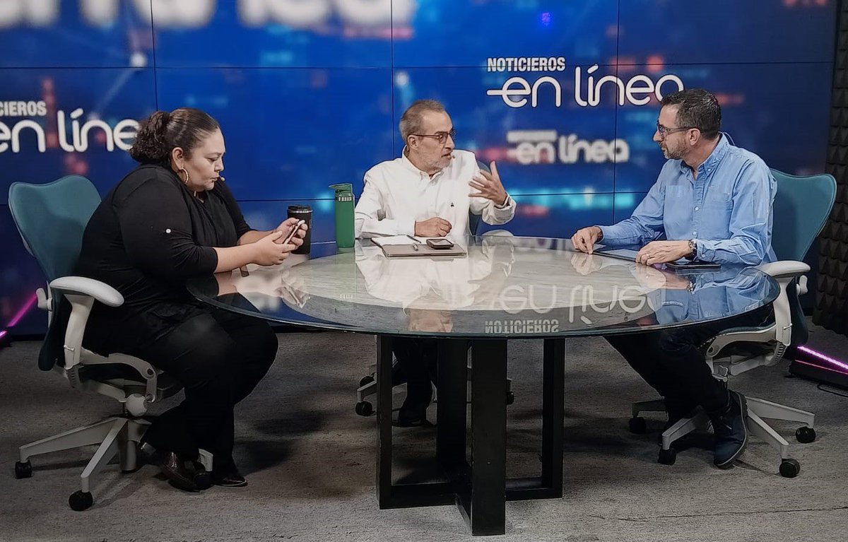 Toño Rocha deja un legado en el periodismo de nuestro León, siempre comunicando de manera objetiva temas de interés y sin temor a expresar su sentir, QEPD. Mis condolencias a su familia, amigos y compañeros de trabajo.  <a href="/_enlinea/">Noticieros En Línea</a>