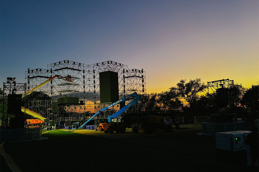 🔥 Una altra edició del Duro Festival, i SOLD OUT a tope! 💥🎶 Ens encanta formar part d’aquest gran esdeveniment portant el millor so i llum al festival més dur de Catalunya. Compartim amb vosaltres algunes imatges del muntatge. 🙌 #Araso #Sonorització #Illuminació #DuroFestival