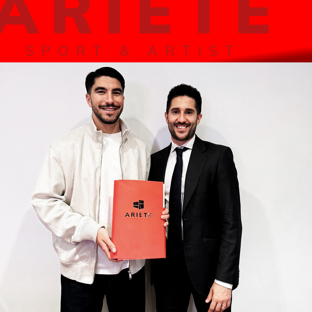 Arietecapital's tweet image. 📸 El futbolista @Carlos10Soler se reúne con nuestro equipo.

El jugador del West Ham United y #líder de ARIETE se ha reunido con su #CapitalManager para revisar su #CapitalPlan. 

Gracias, Carlos, por confiar en nosotros y dejarnos acompañarte en tu camino hacia el #éxito. 👏👏