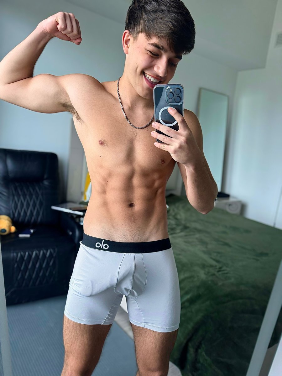 flowasthetao's tweet photo. Goodmorning 😊 Say hey if you wanna play 🍆 Text me here https://t.co/pQLnliSpQE ❤️ https://t.co/YBMiwZNd4b