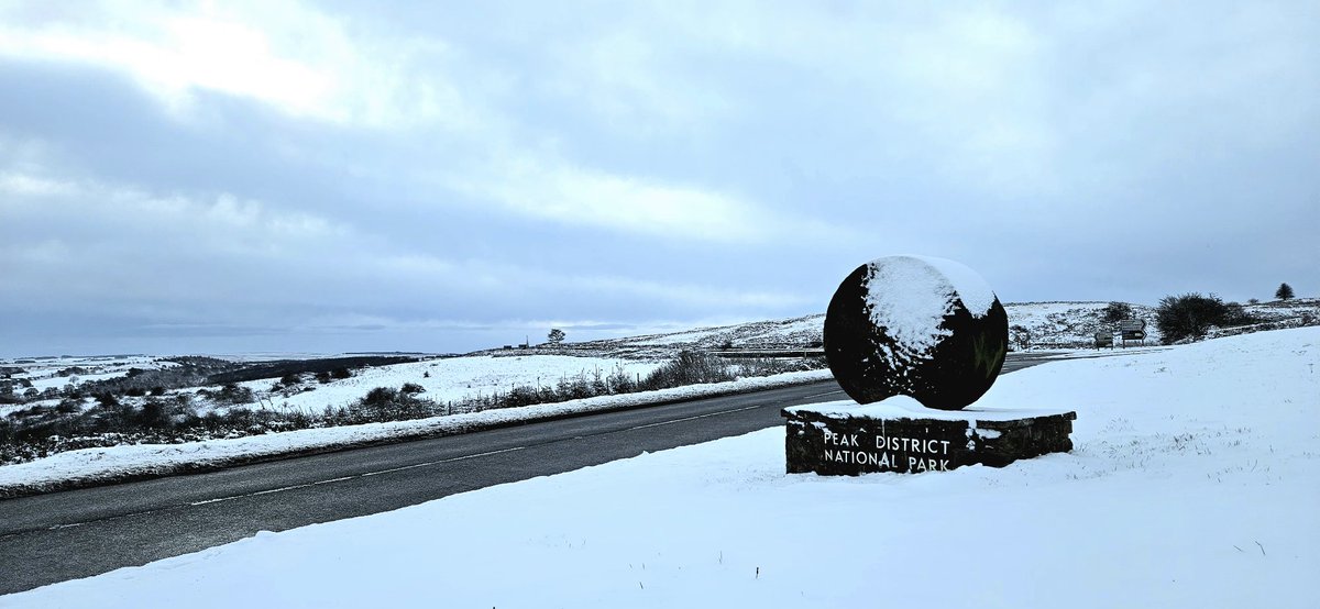 Customdiver's tweet image. A beautiful day in the Peak District just on the edge of Sheffield.