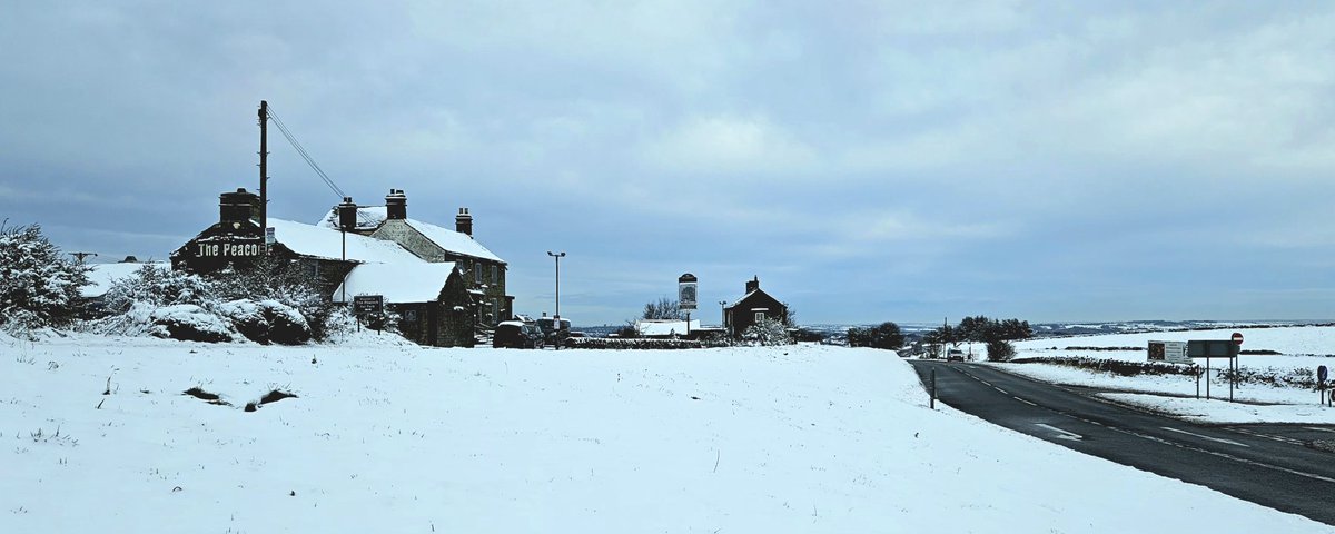 Customdiver's tweet image. A beautiful day in the Peak District just on the edge of Sheffield.