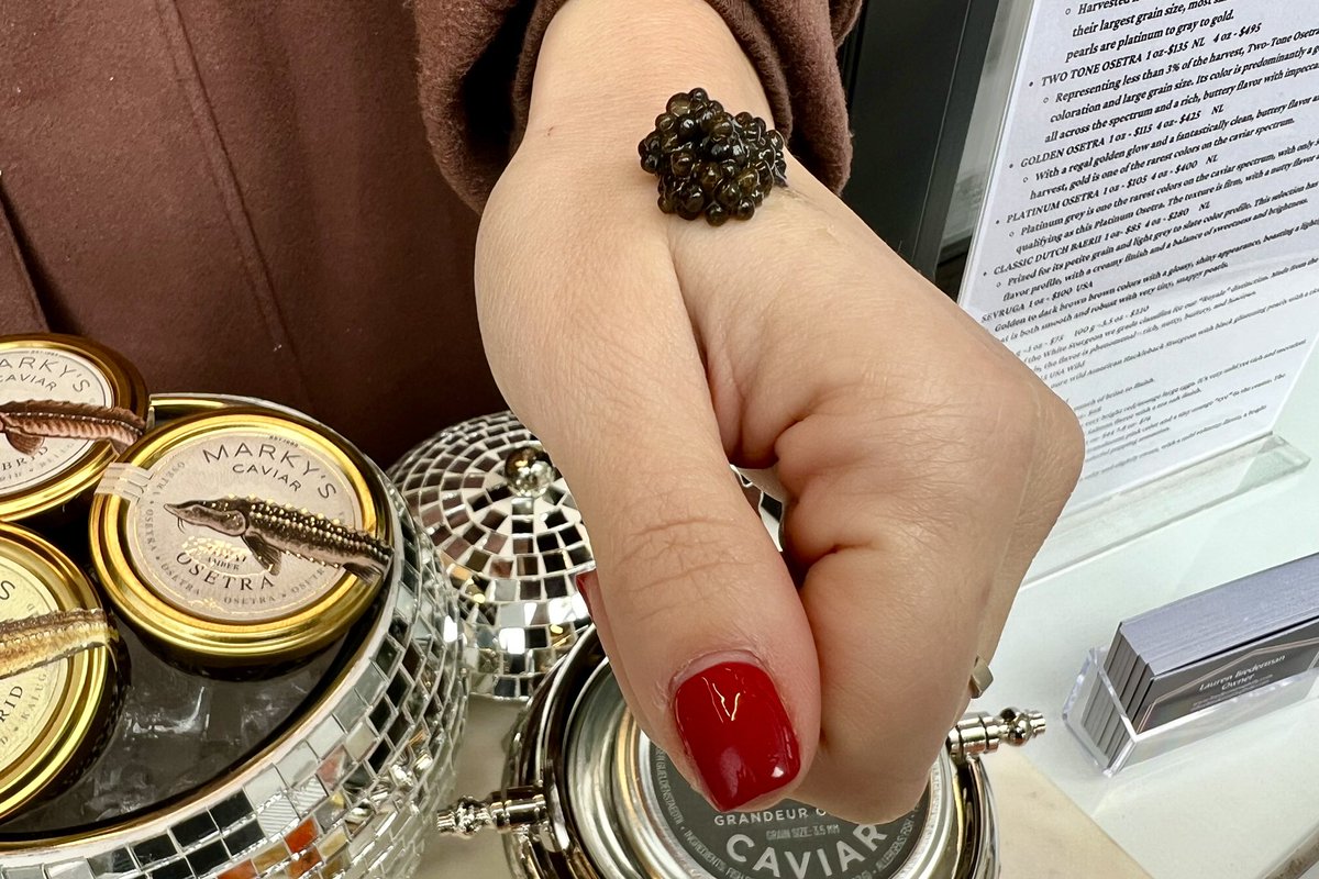 How about a bump of caviar on the sidewalk? share.inquirer.com/hpcoui