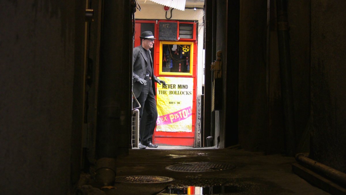For #Noirvember: The SCAMMERHEAD blasts 
calls and booze schmoozes yakuza investors at 
a legendary punk bar in the Golden Gai, Tokyo.
@scammerhead now streaming free on <a href="/Tubi/">Tubi</a>:      tubitv.com/movies/1000162…
And GooglePlay: bit.ly/46u7iBC 
#FilmNoir #TokyoNoir #Tubi #punk