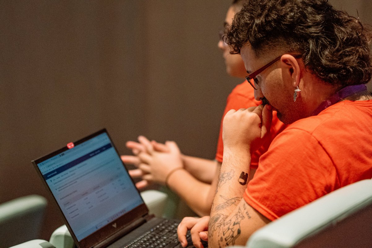 POV: Eres el tesorero y no paras de mirar a ver cuanto nos ha costado esto