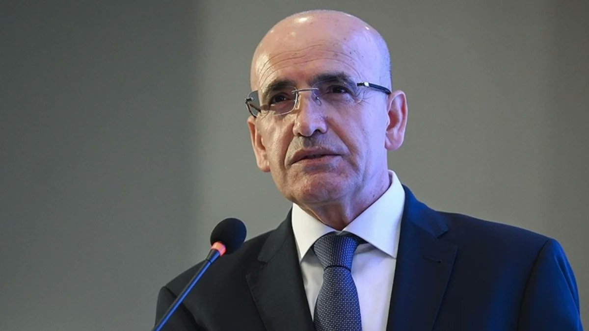 Mehmet Şimşek: Bütçenin %41.6'sı personele ve personelin sosyal güvenlikle ilgili prim transferlerine gidiyor.