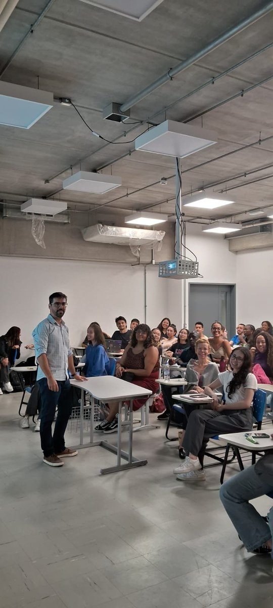 laboppi's tweet photo. 🌍 Na semana passada (12), no nosso evento Laboppi Climate Days, o Professor Osmany Porto realizou uma aula aberta para os alunos de Relações Internacionais. Ele abordou a COP e as políticas públicas globais para o clima, incentivando reflexões e discussões em ocasião da COP29! https://t.co/dgKIMlyhQt