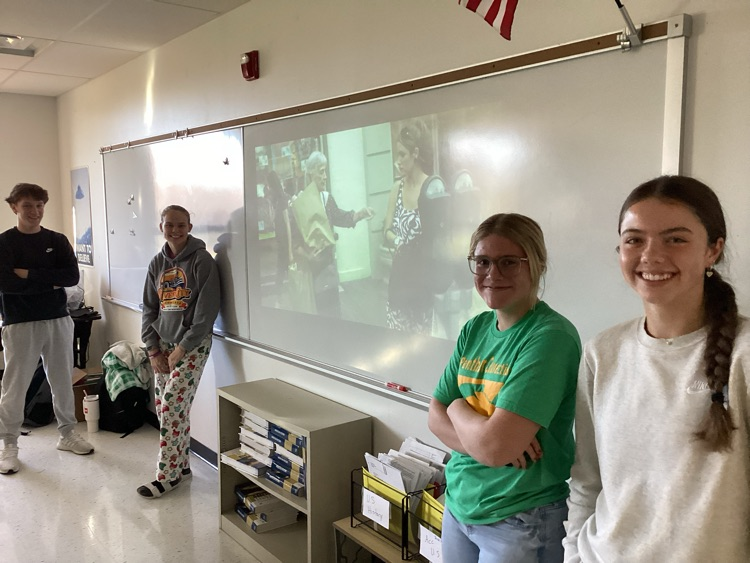 FZN_Panthers's tweet photo. Our Panthers Connection Mentors are hard at work today mentoring our 9th graders through Positive Peer Influence. This month's topic is The Power of a Good Deed! #TRUENorth #FZNPride #PositivePeerInfluence #BuiltOnTheNorthside https://t.co/wFCNepXkrq