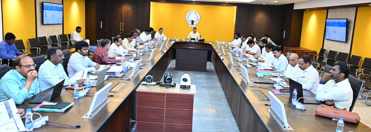 Dr_NarayanaP's tweet image. ఈరోజు గౌరవ ముఖ్యమంత్రి @ncbn  గారి అధ్యక్షతన సెక్రటేరియట్ లో స్టేట్ ఇన్వెస్టెంట్ ప్రమోషన్ బోర్డు సమావేశంలో సహచర మంత్రులతో పాటు పాల్గొని రాష్ట్రంలో పెట్టుబడులకు సంబంధించి పలు కీలక నిర్ణయాలు తీసుకోవడం జరిగింది.

#pongurunarayana
#devlopment
#EconomicGrowth 
#APNews
#AndhraPradesh