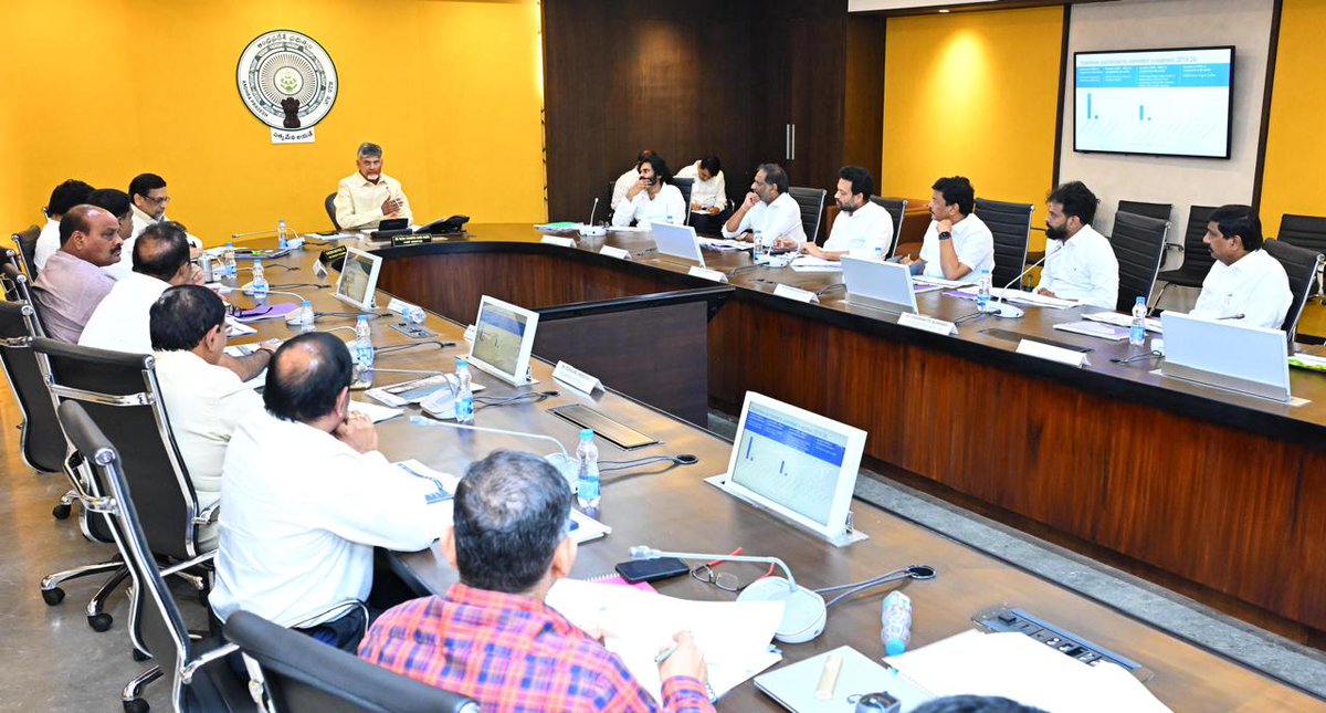 Dr_NarayanaP's tweet image. ఈరోజు గౌరవ ముఖ్యమంత్రి @ncbn  గారి అధ్యక్షతన సెక్రటేరియట్ లో స్టేట్ ఇన్వెస్టెంట్ ప్రమోషన్ బోర్డు సమావేశంలో సహచర మంత్రులతో పాటు పాల్గొని రాష్ట్రంలో పెట్టుబడులకు సంబంధించి పలు కీలక నిర్ణయాలు తీసుకోవడం జరిగింది.

#pongurunarayana
#devlopment
#EconomicGrowth 
#APNews
#AndhraPradesh