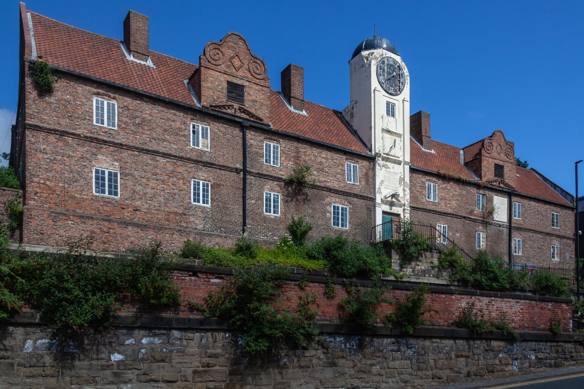 Wrapping up our 30 projects for 30 years with Keelmen's Hospital in Newcastle Upon Tyne 🏛️ Originally built in 1701 as alms houses, but it's been vacant now for 15 years and is on the #HeritageAtRisk register. (1/2)