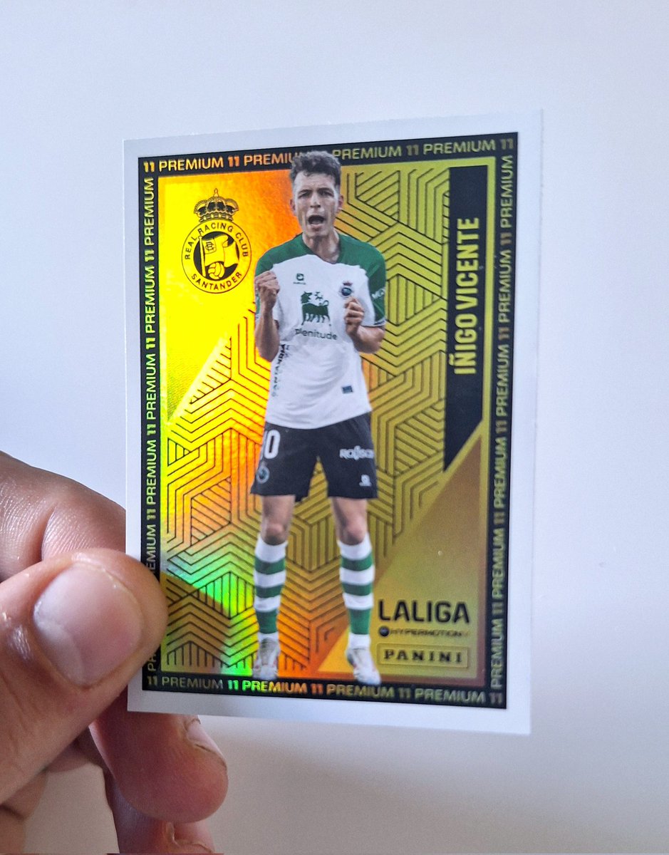 CromoDg's tweet photo. No comienza mal la colección de LaLiga Hypermotion! 😊💚🤍 @RRCromoACromo @teviquesubias @realracingclub https://t.co/lnRKsaeH8N